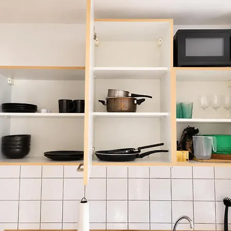 Modern With Balcony & Feel-good Flair Apartament *
