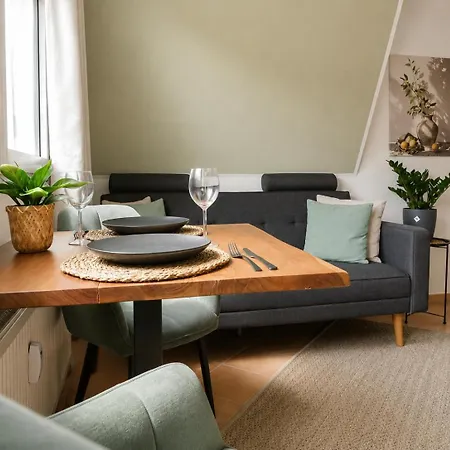 Modern With Balcony & Feel-good Flair Apartament *