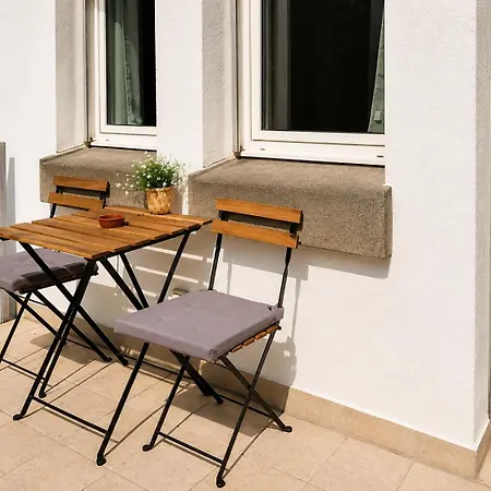 Modern With Balcony & Feel-good Flair Apartamento *